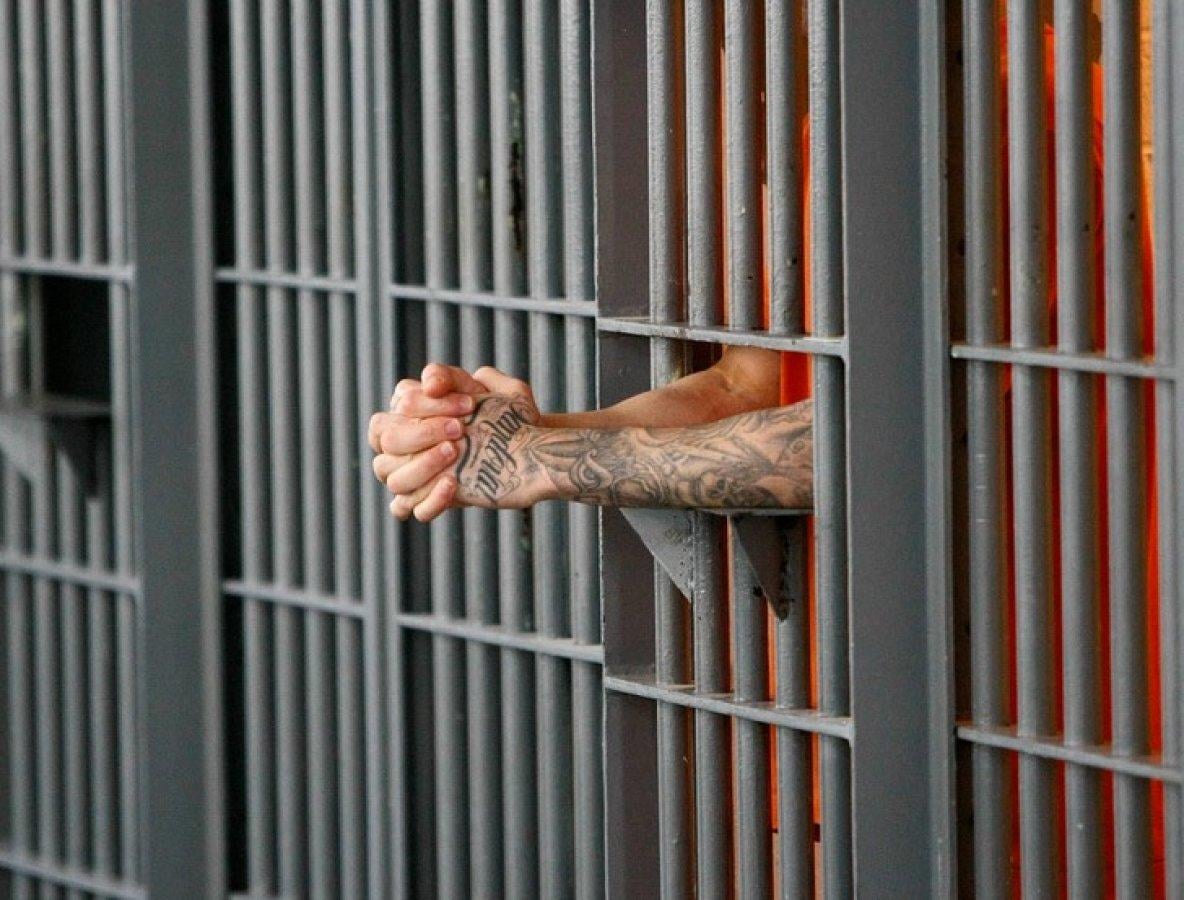 ABD'de virüs nedeniyle on binlerce mahkum tehdit altında