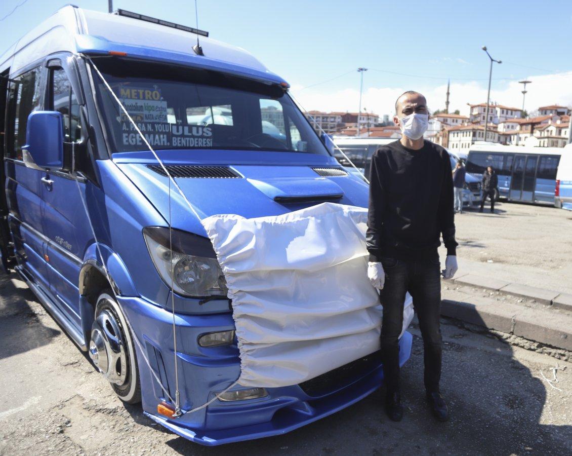 Ankara'da dolmuşuna maske taktı
