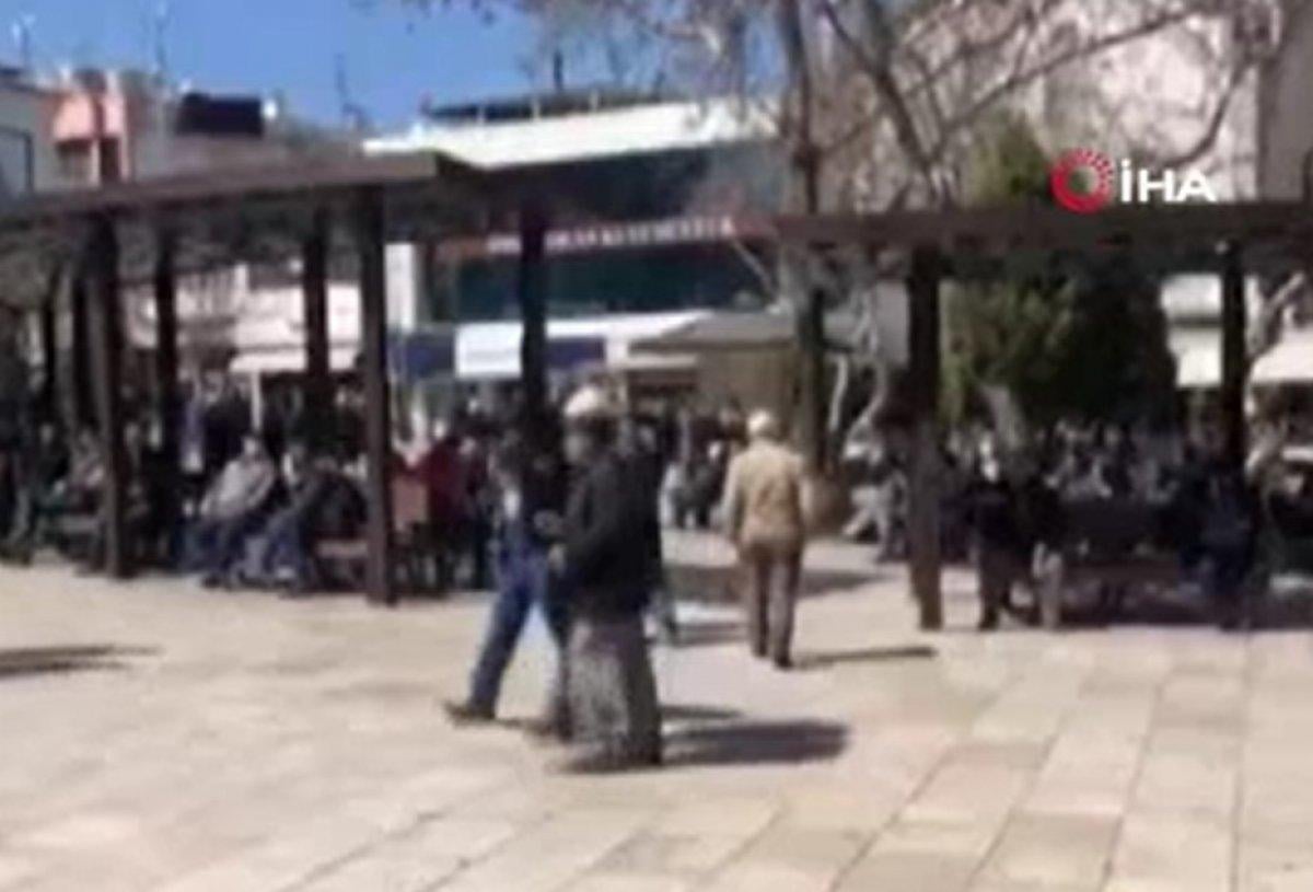 Yaşlılar koronavirüse aldırış etmeyince banklar söküldü