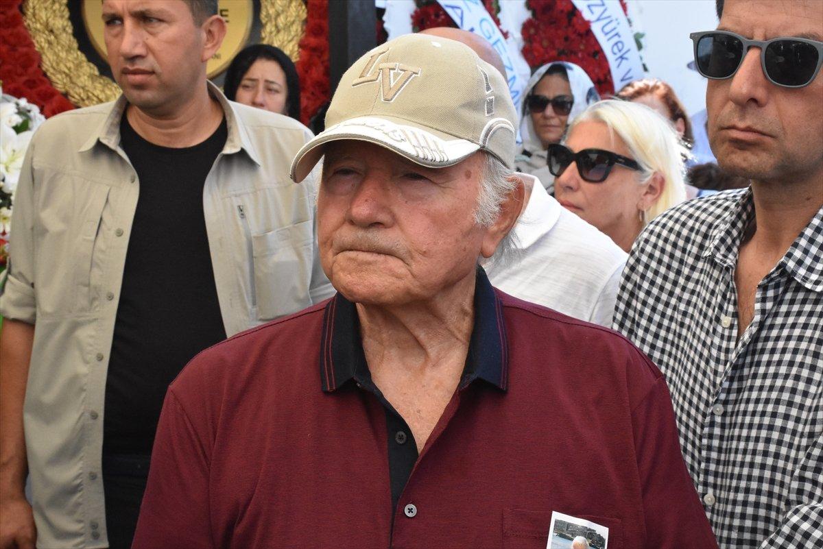 Aytaç Yalman, koronavirüs nedeniyle hayatını kaybetti