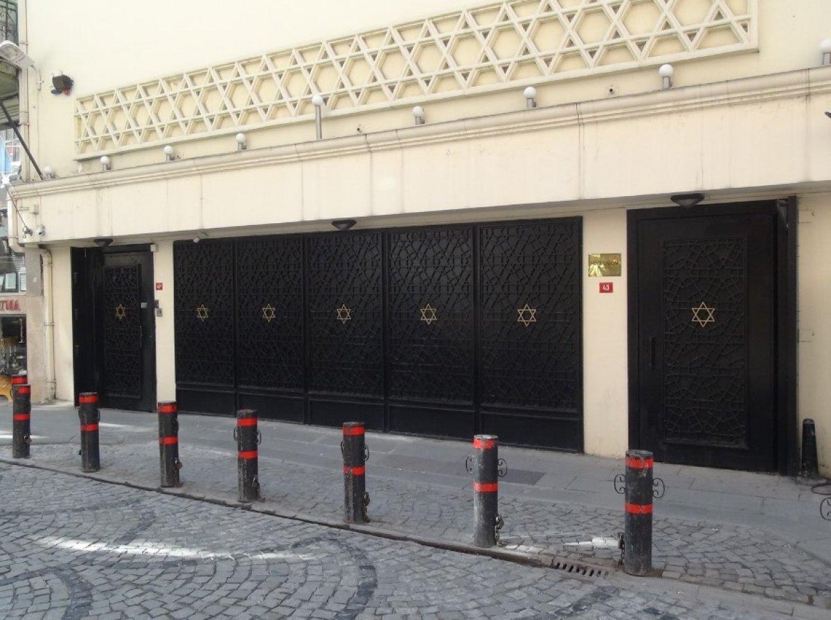 Virüs nedeniyle kilise ve sinagoglar kapandı