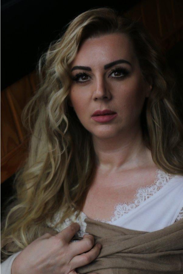 Özlem Binel ile son romanı Ay Işığım’ı konuştuk