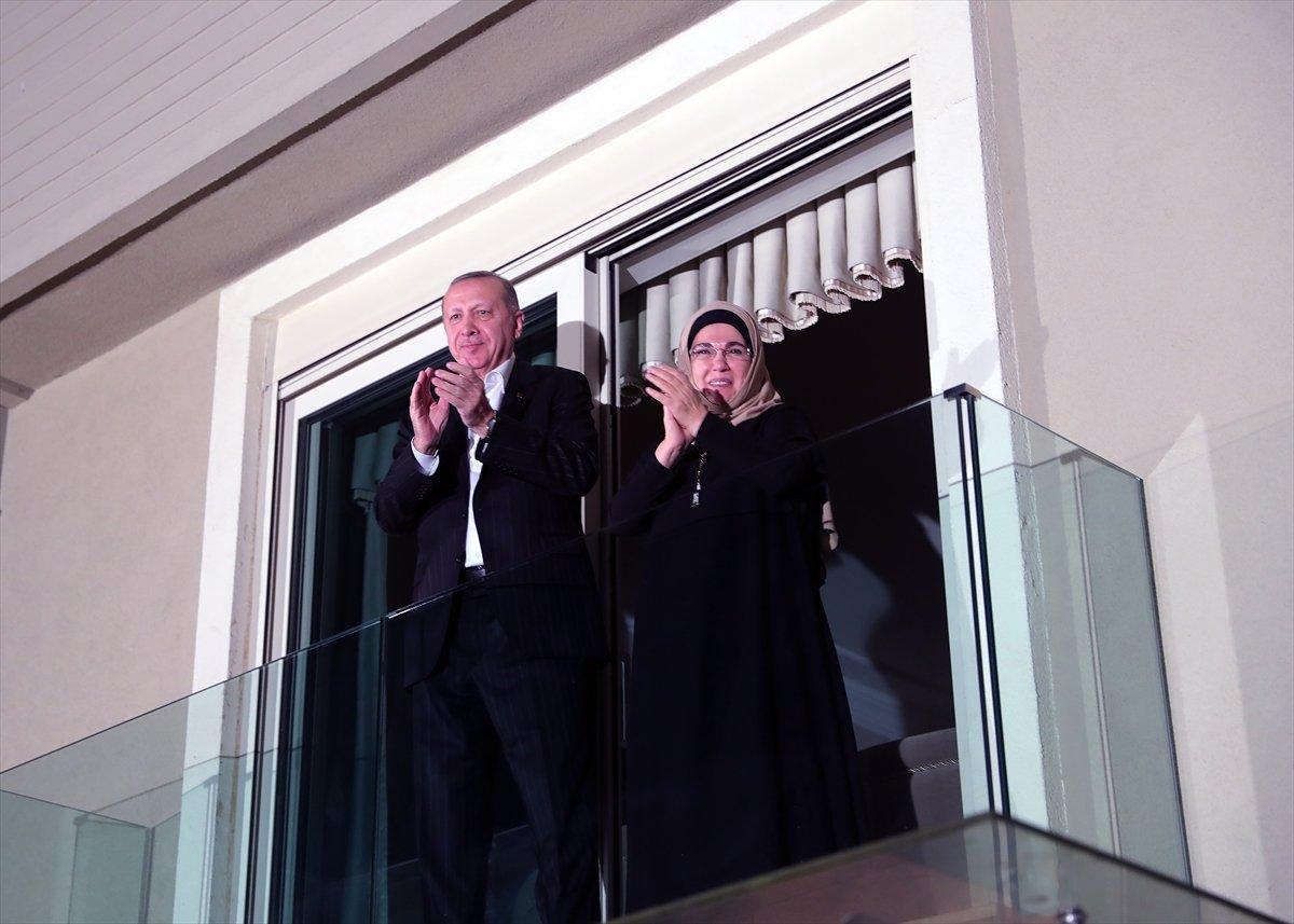 Cumhurbaşkanı Erdoğan ve eşinden sağlık çalışanlarına destek