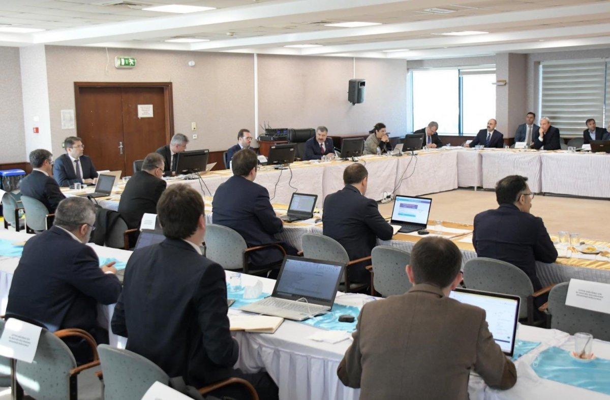 Bakan Koca, vatandaşları evde kalmaları yönünde uyardı