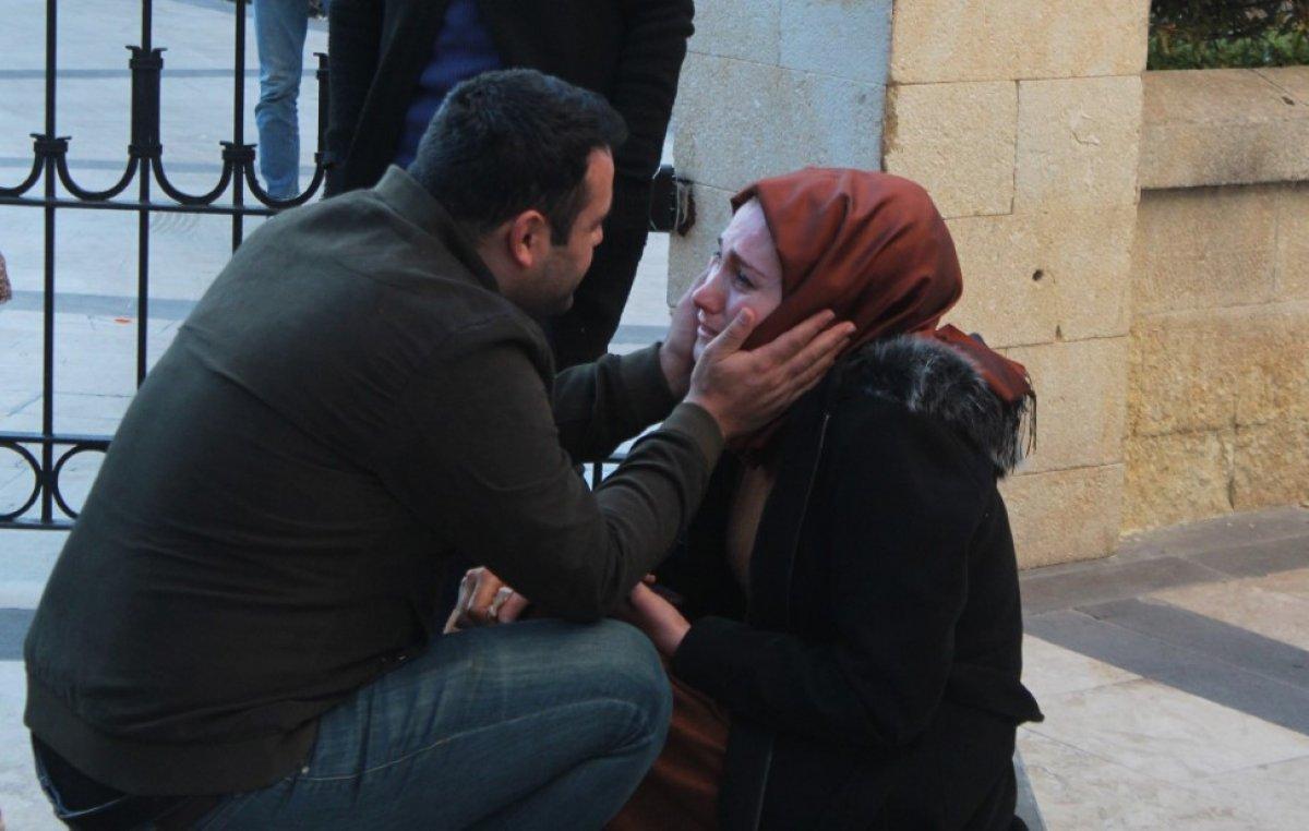 Valilik duvarına çarpan kadın gözyaşlarına boğuldu