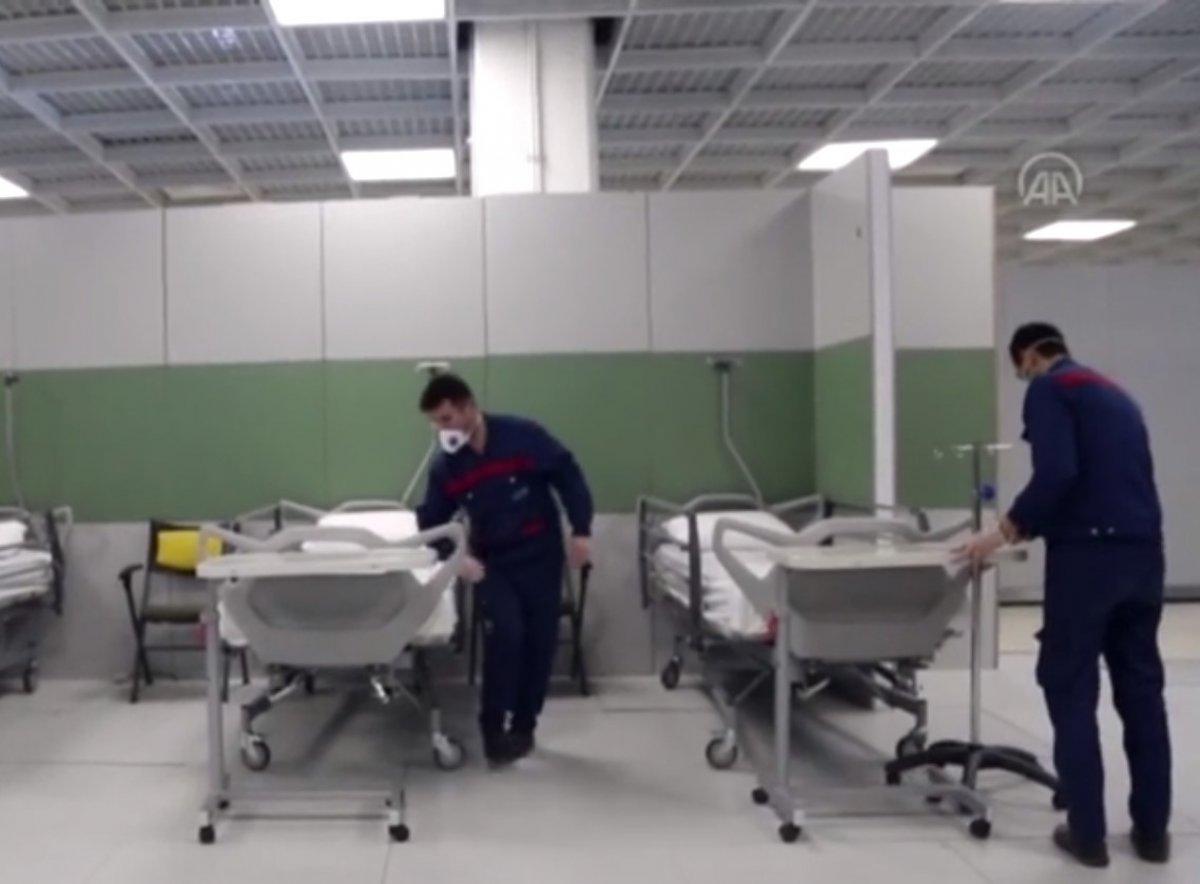 İran'da fuar alanları ile spor salonları hastane oluyor