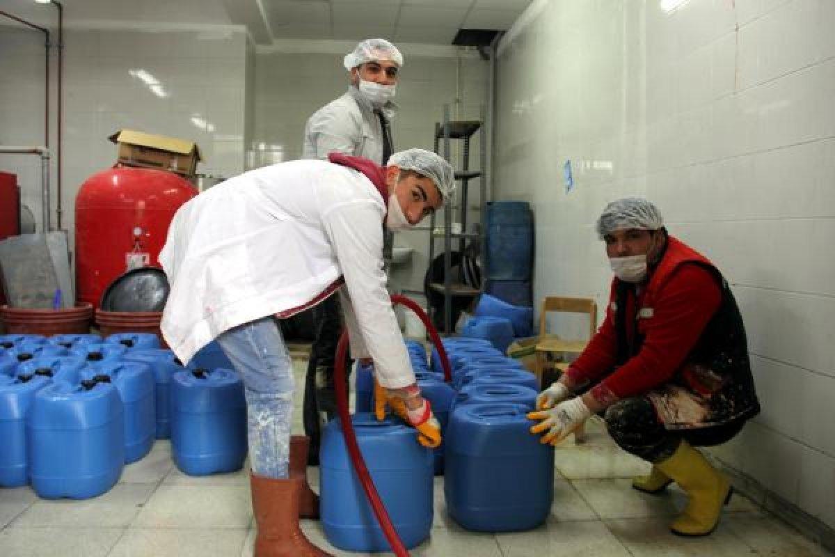 Kayseri'de öğrenciler dezenfektan üretimini artırdı