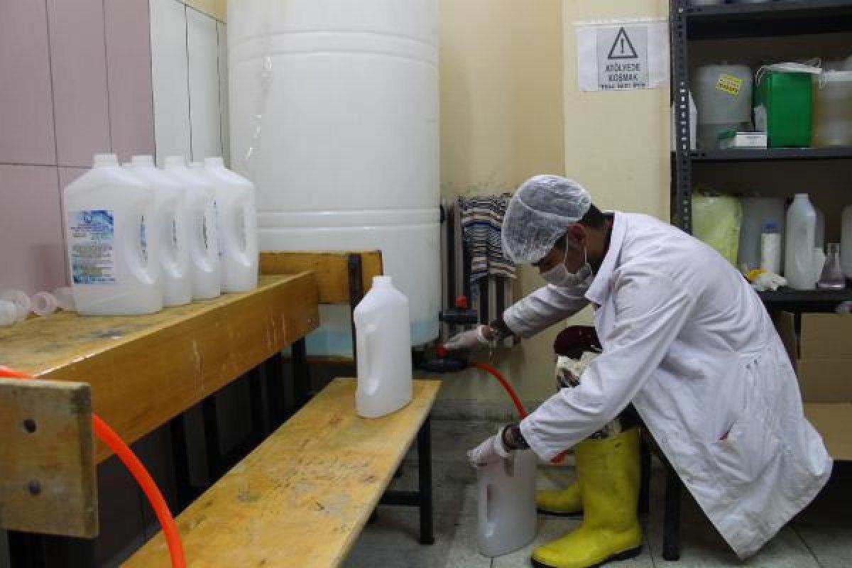 Kayseri'de öğrenciler dezenfektan üretimini artırdı