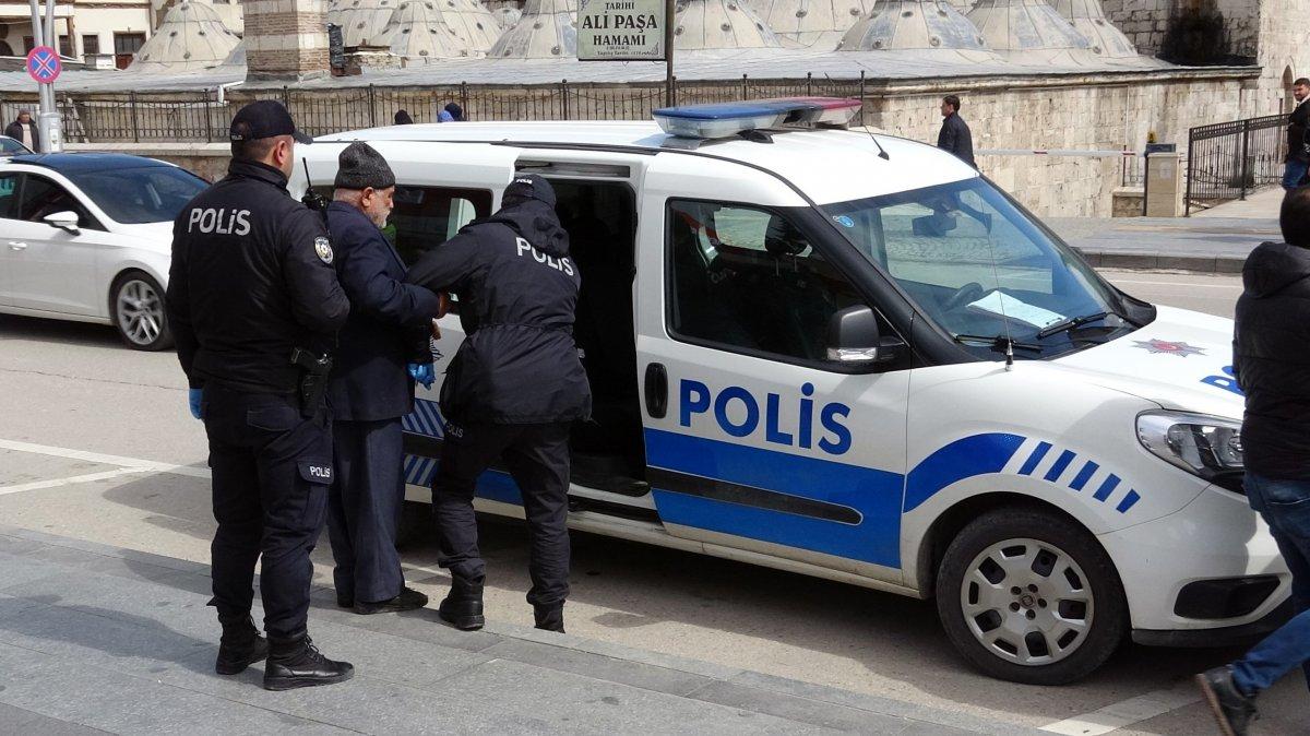 Koronavirüs uyarısını dinlemeyen yaşlı adam terör estirdi