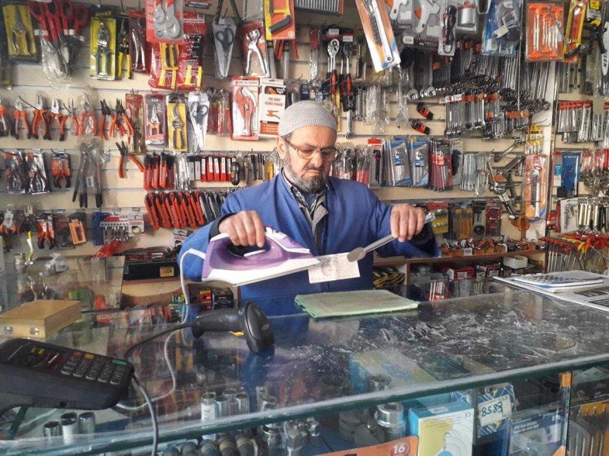 Tekirdağ'da esnaf koronaya karşı paraları ütüledi