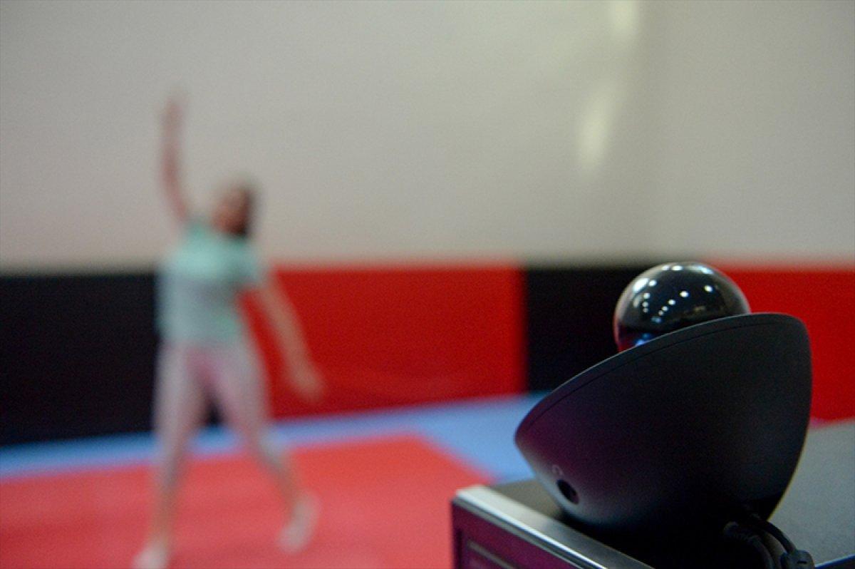 'Evde kal' çağrısına uyanlara internetten spor programı