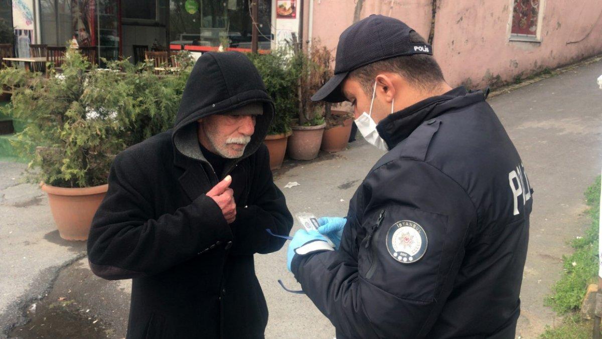 İstanbul’da yasağa uymayan yaşlılar