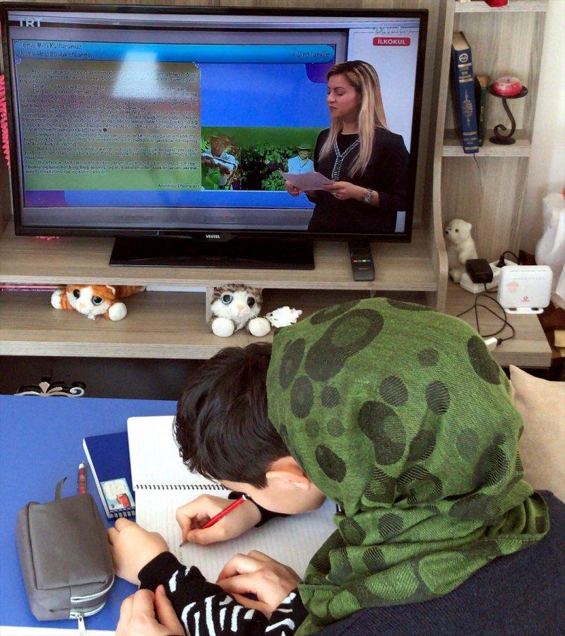 Can Ataklı'nın başörtülü öğretmen isyanı