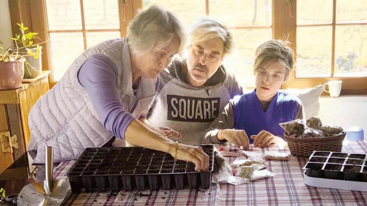 Burak Hakkı çiftliğe yerleşti