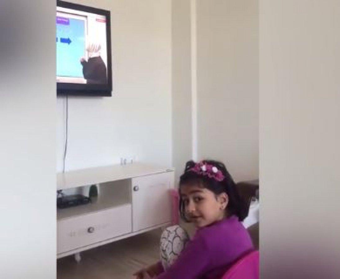 Küçük kızın EBA TV'ye tepkisi gülümsetti