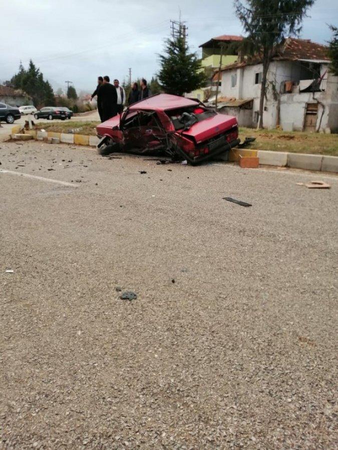 Denizli'de trafik kazasında 2 sürücü yaralandı