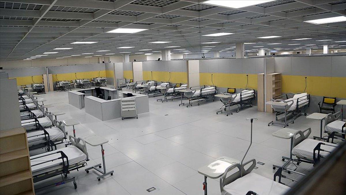 İran'da ordu 2 bin yataklı hastane kurdu