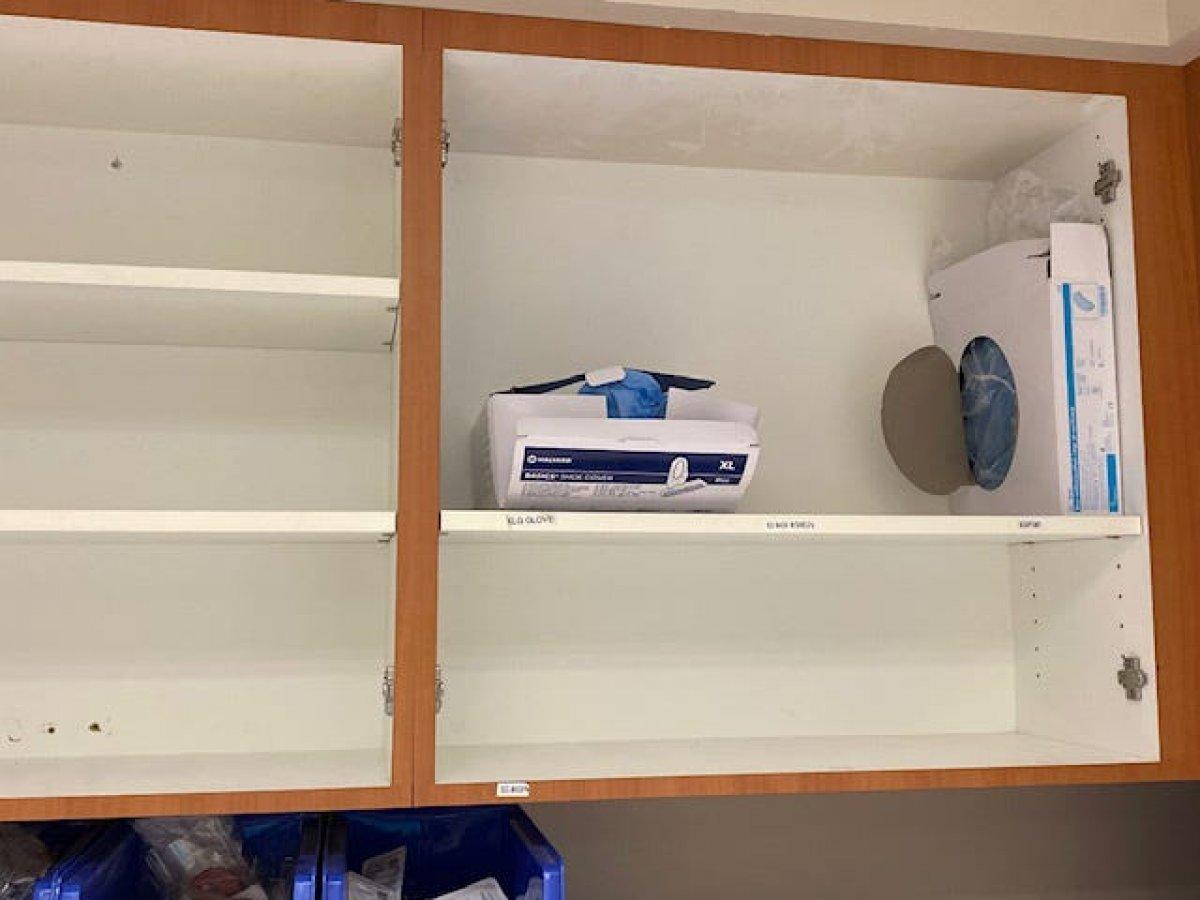 ABD ve İngiltere'de hemşireler, çöp poşetlerinden önlük giyiyor