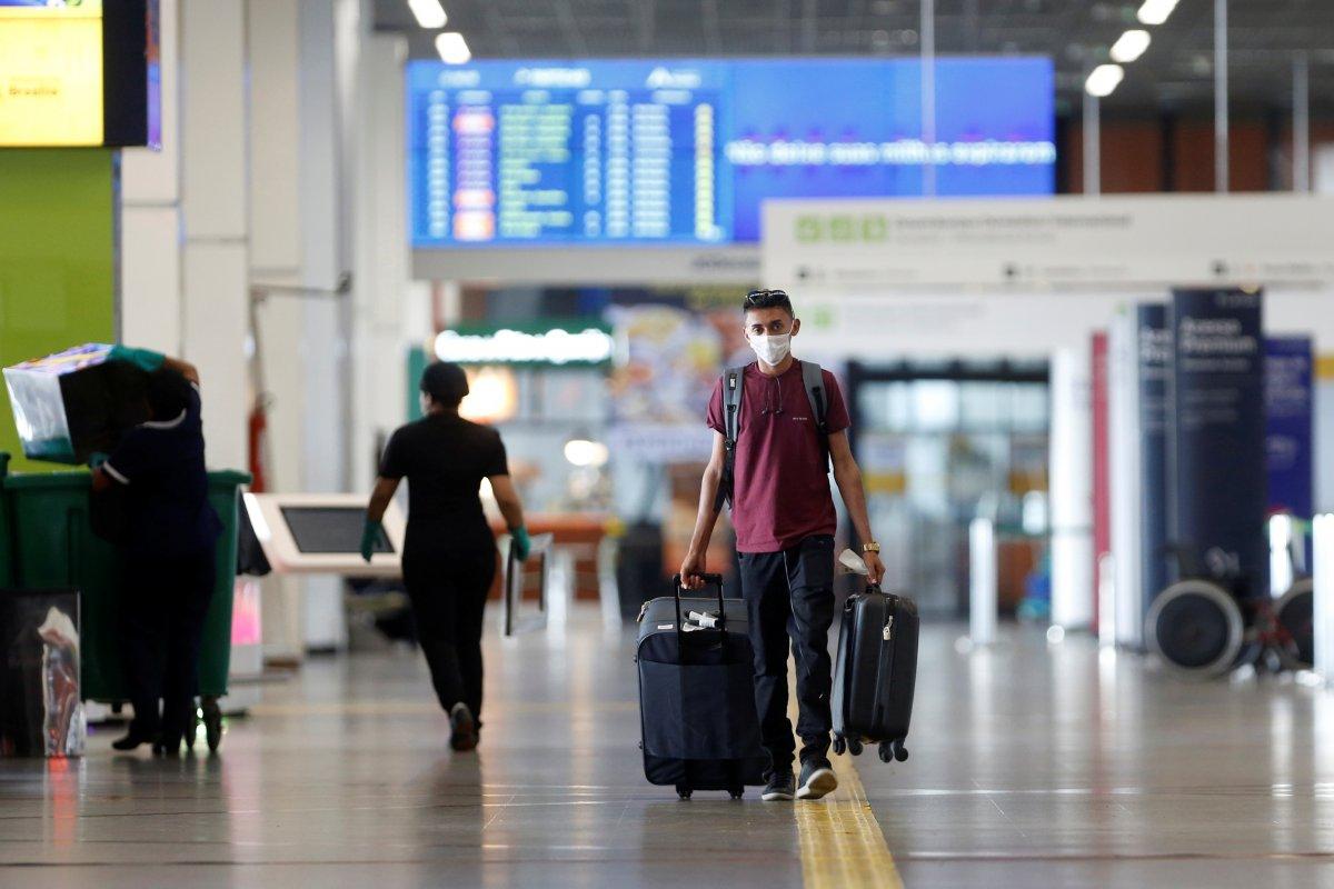 İngiltere'de ülke dışına çıkamayanların vizesi uzatıldı