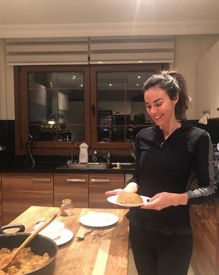 Defne Samyeli gece yarısı helva kavurdu