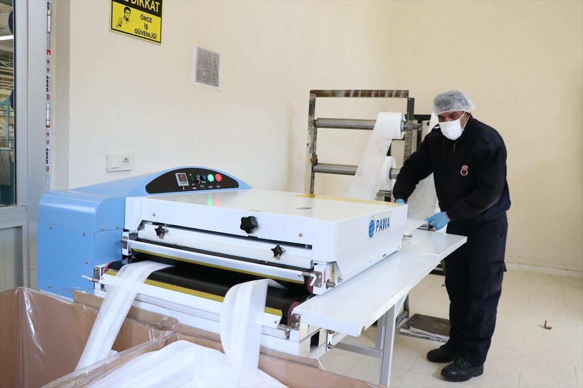Niğde'de mahkumlar günlük 20 bin maske üretiyor