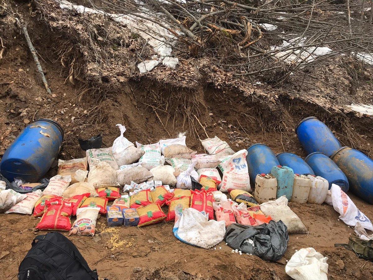 Bitlis'te teröristlere ait sığınaklar imha edildi