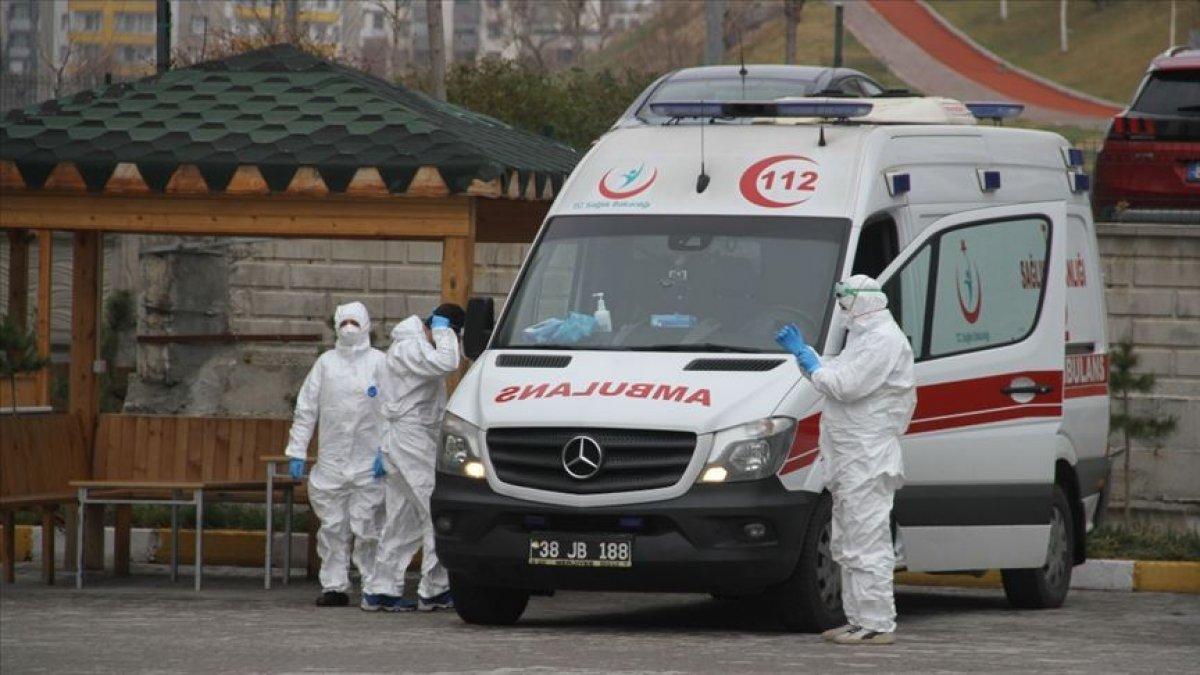 Sağlık çalışanları, 3 ay boyunca işlerinden ayrılamayacak