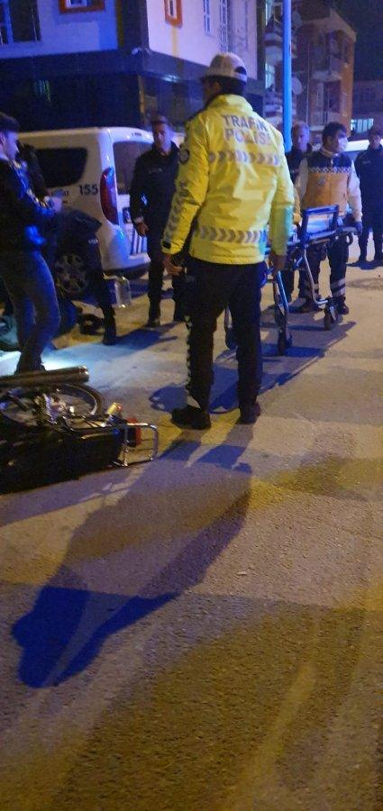 Isparta'da kamyonet motosiklete çarptı