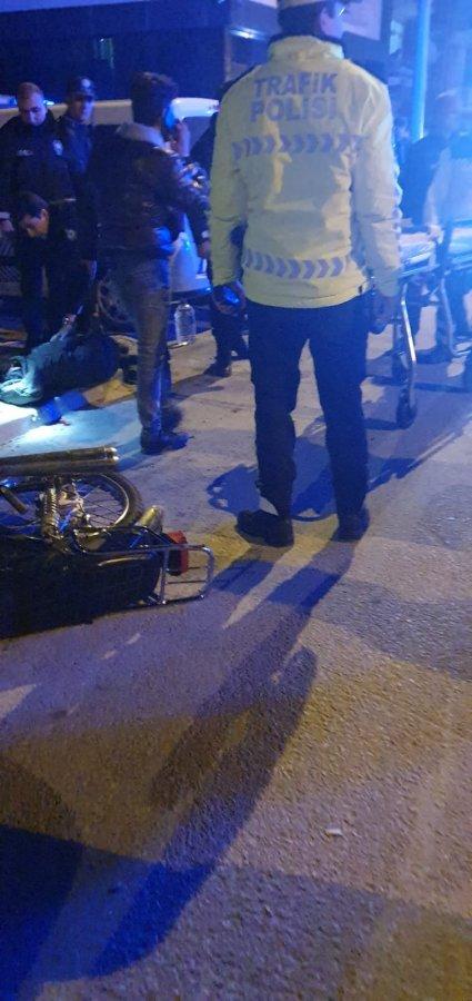 Isparta'da kamyonet motosiklete çarptı