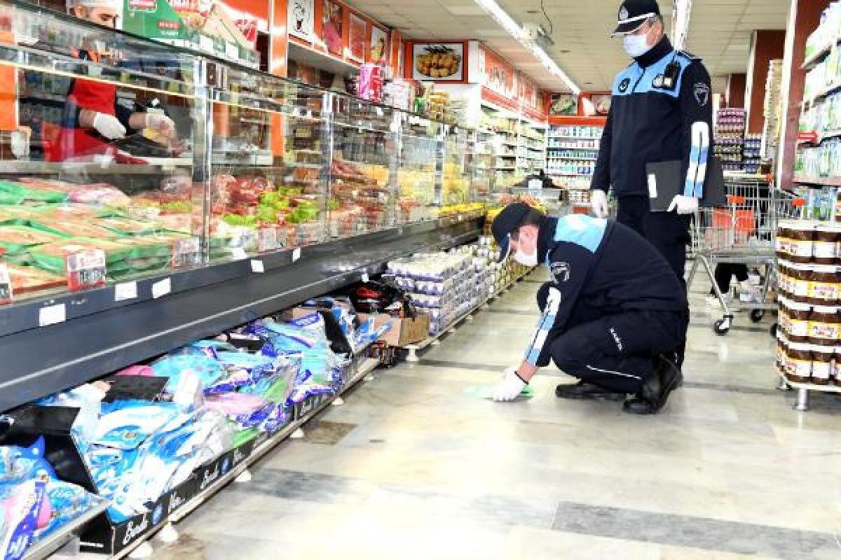 İstanbul'da 'sosyal mesafeni koru' çıkartmaları