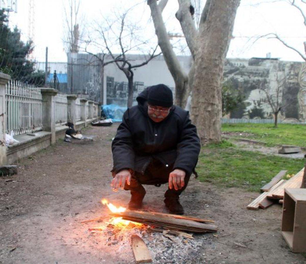 İstanbul sokaklarında evsizlerin koronavirüs tedirginliği