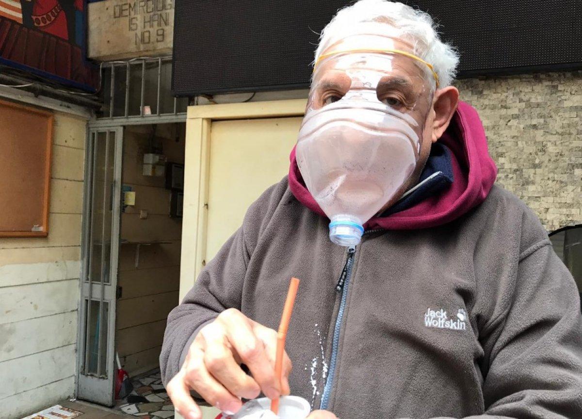 Koronadan korunmak için pet şişeden maske yaptı