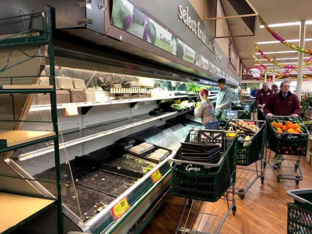 ABD'de bir kişi marketteki ürünlere kasten öksürdü