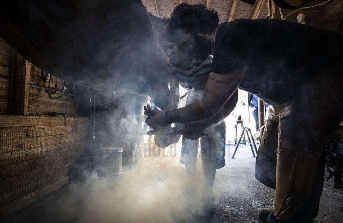 At sevgisi ağır basınca nalbantlığa gönül verdi