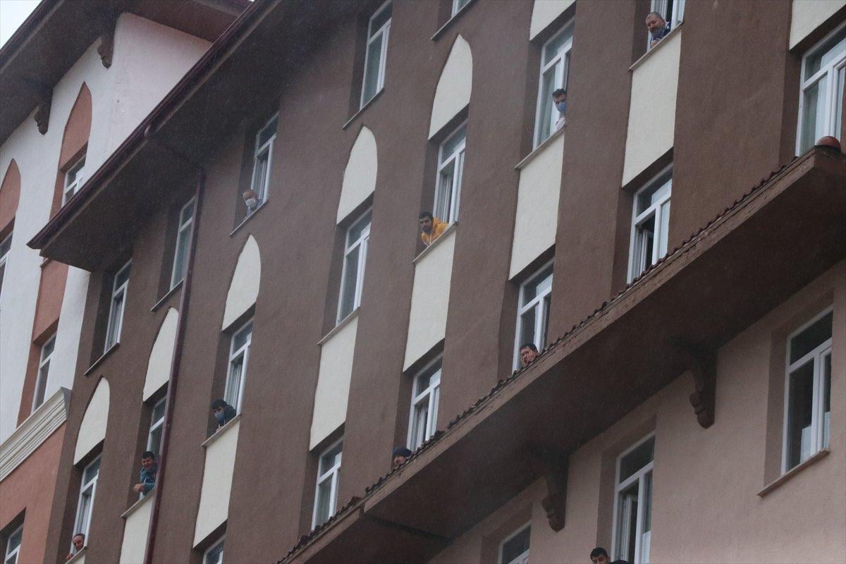 Türkiye'ye küfür eden öğrenciler gözaltına alındı