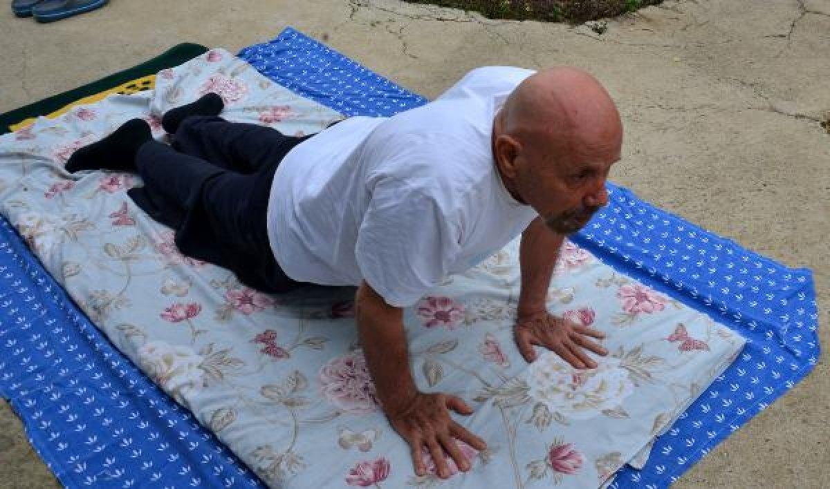 100 yaşındaki Yogi Kazım'dan koronadan korunma yöntemi