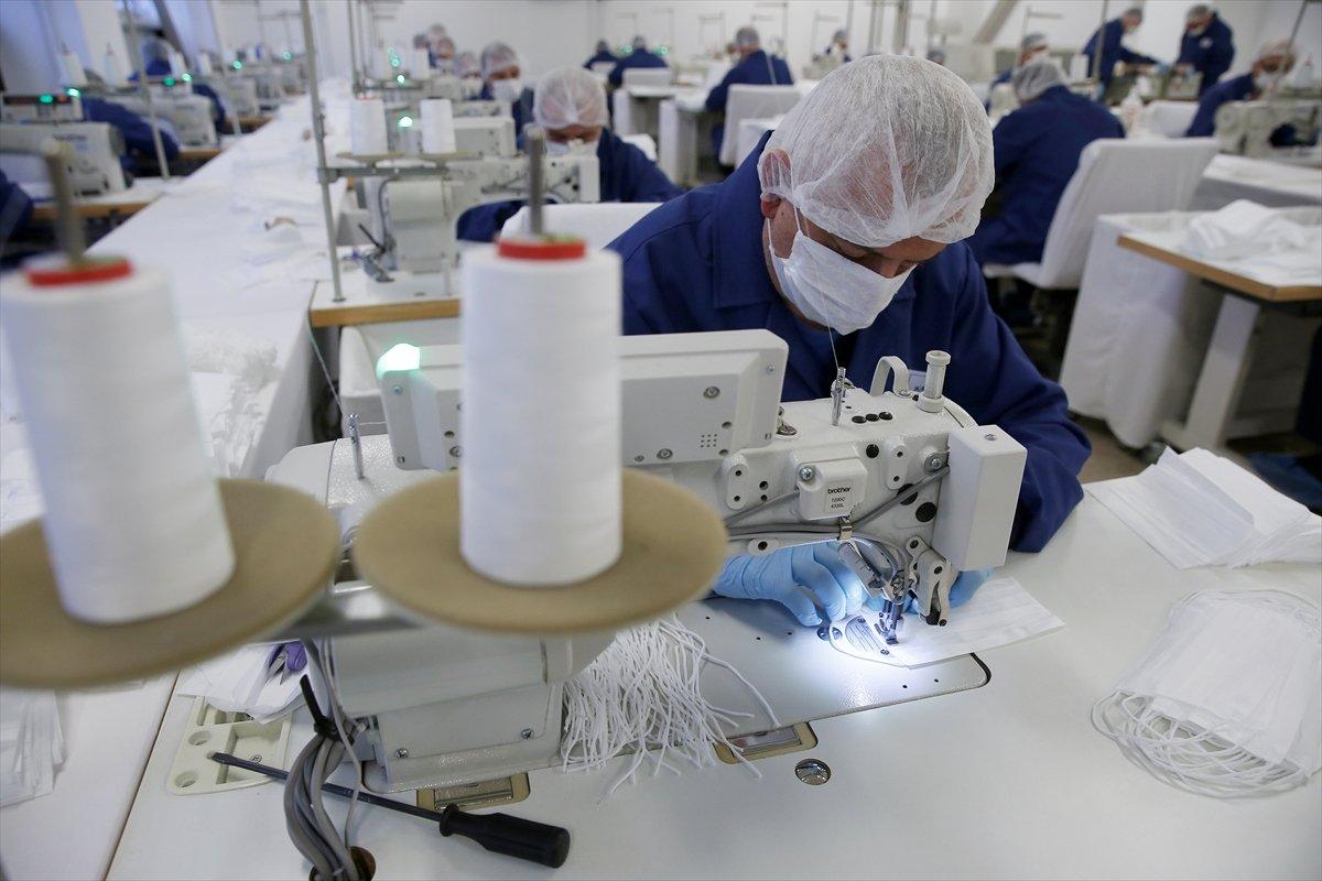 Jandarma, günde 100 bin maske üretiyor