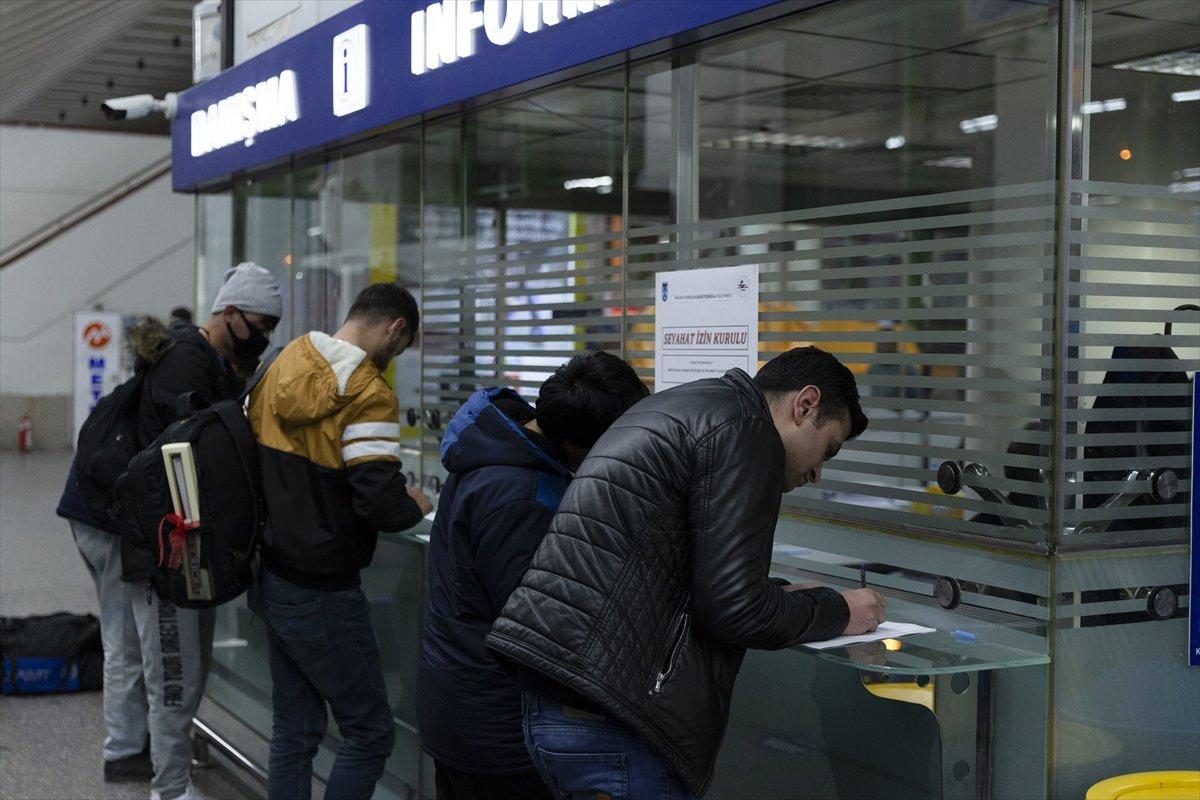 Otobüsle seyahat etmek isteyenler izin kağıdı aldı