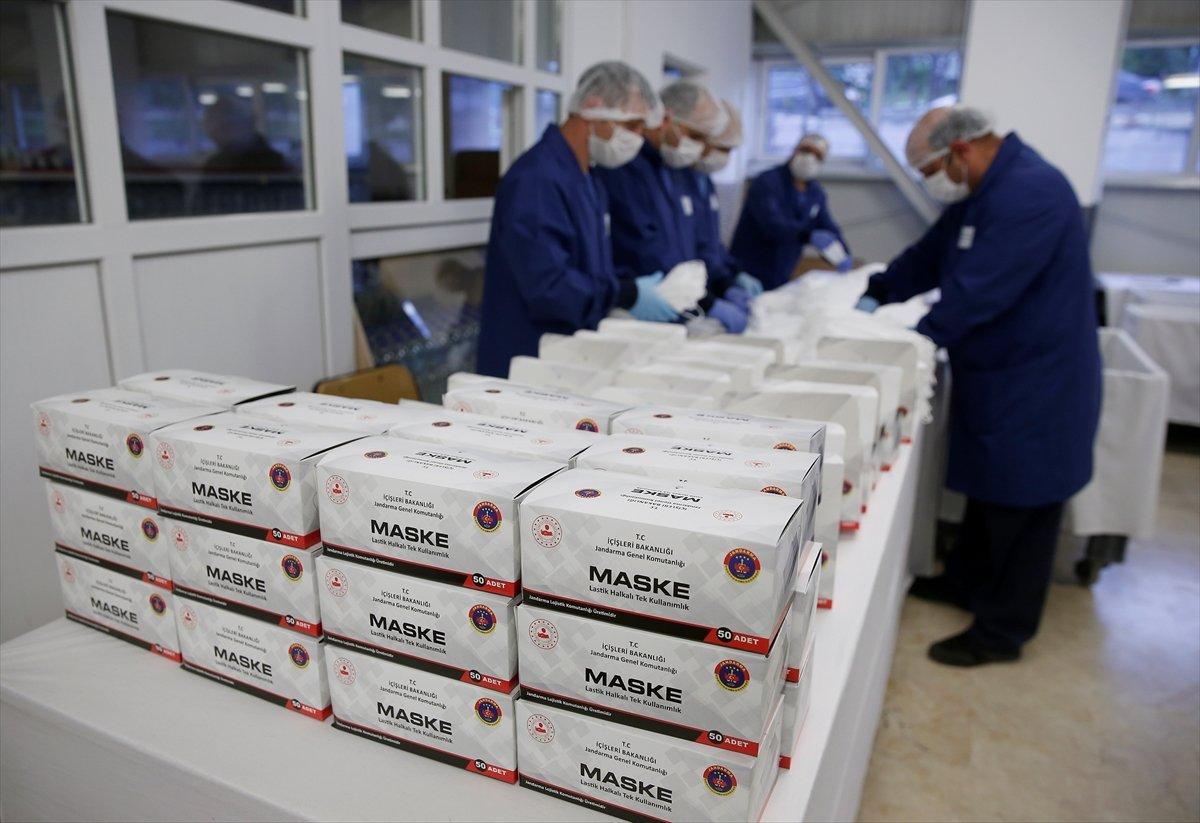 Jandarma, günde 100 bin maske üretiyor