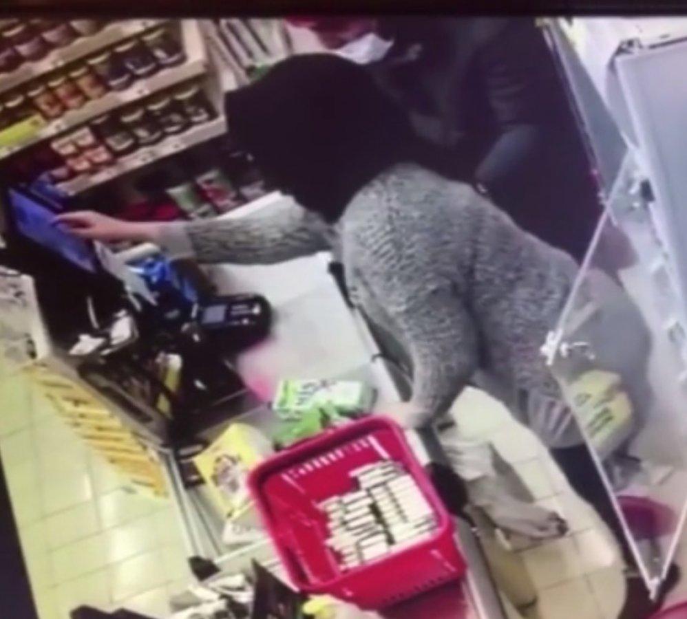 Maskeyle market soyan hırsız kamerada