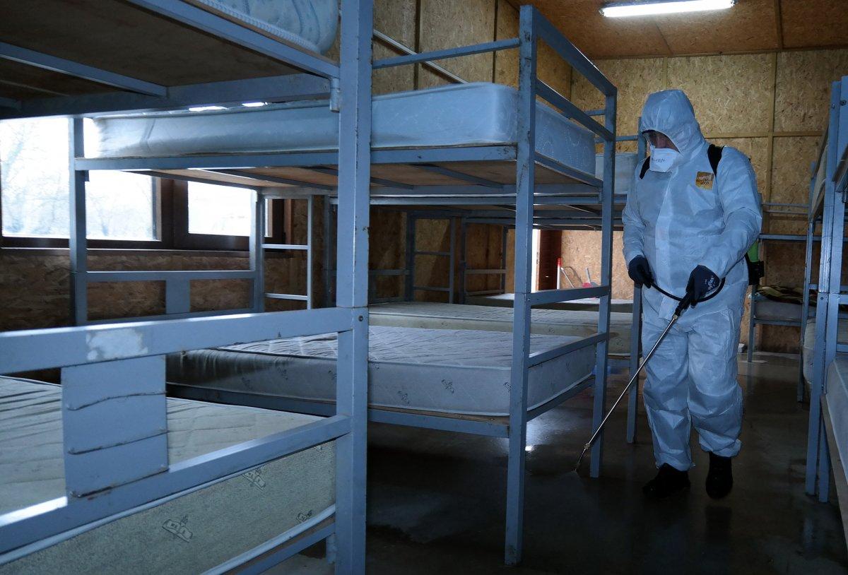 Bursa’da evsizler, virüse karşı korunuyor