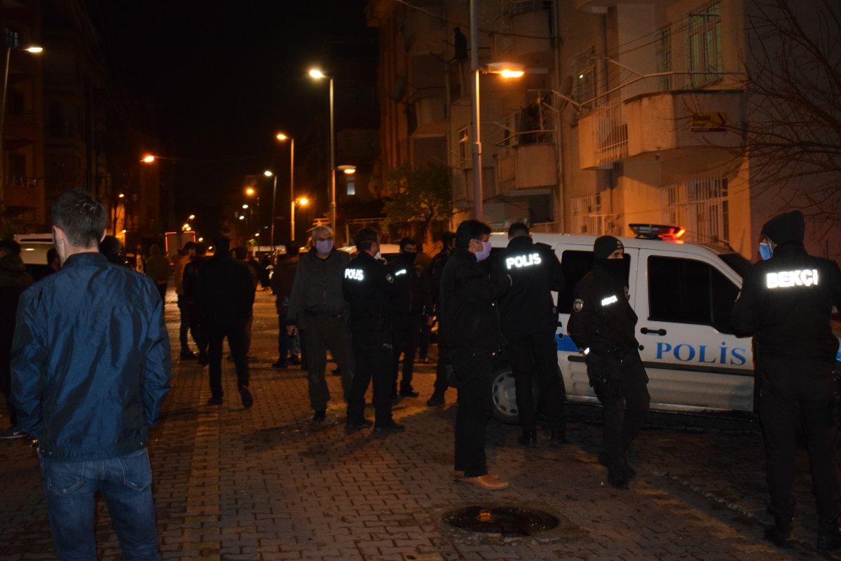 Babasına kızıp evi ateşe verdi