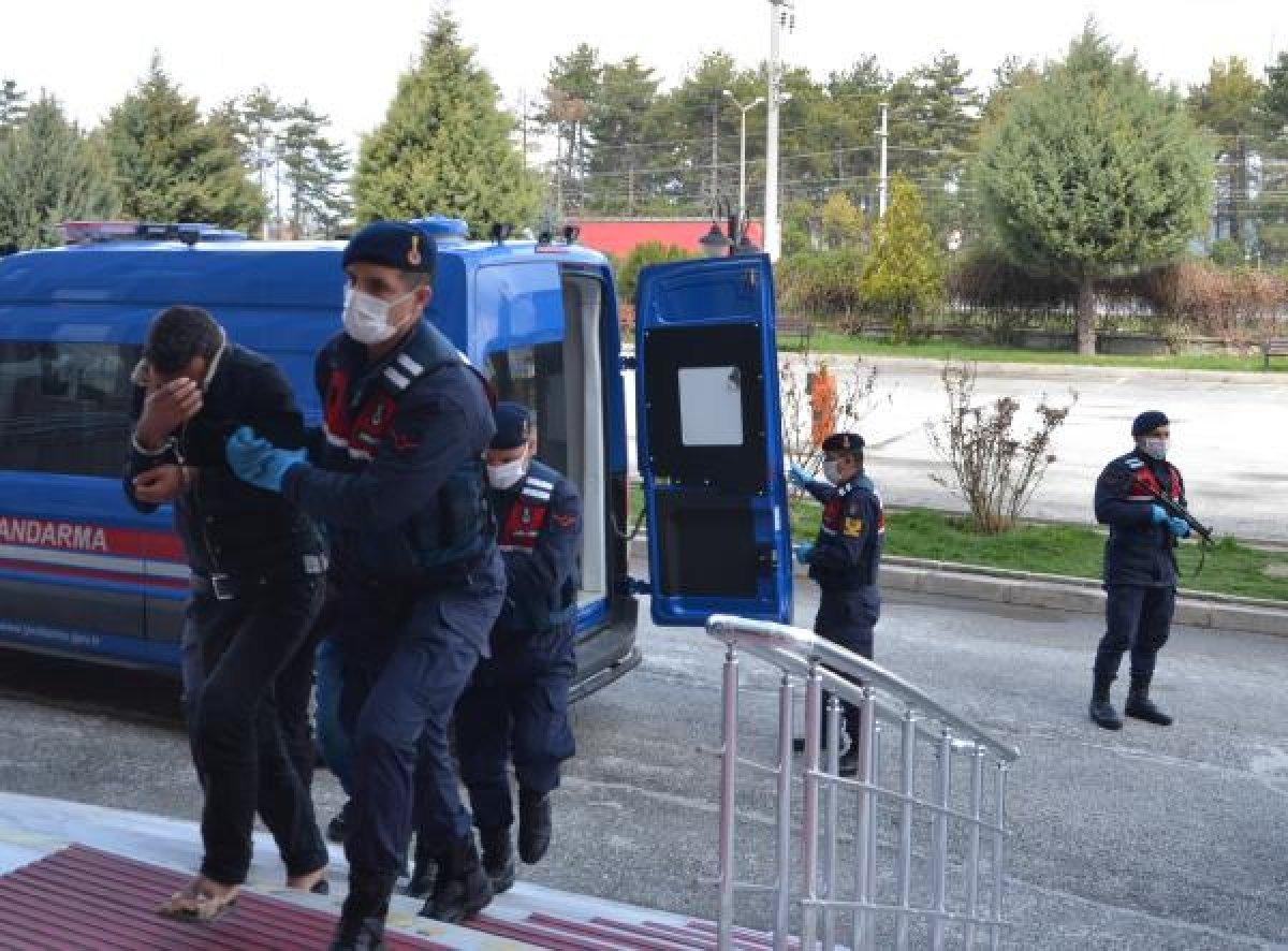 Konya'da ahırdan büyükbaş hayvan çalan 7 kişi tutuklandı