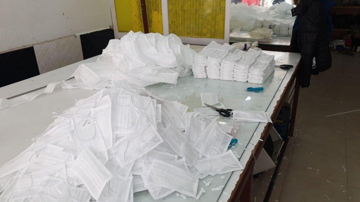 İzmir'de kaçak maske imalathanesine operasyon