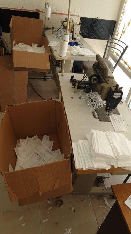 İzmir'de kaçak maske imalathanesine operasyon