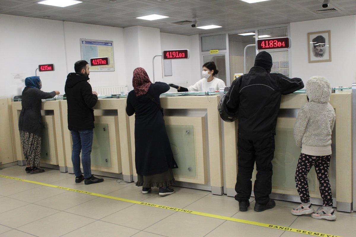 İstanbul'da yardım parasını almak isteyen PTT'ye koştu