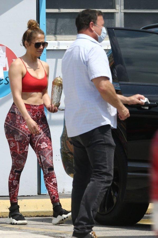 Jennifer Lopez, spor salonu kuralına uymadı