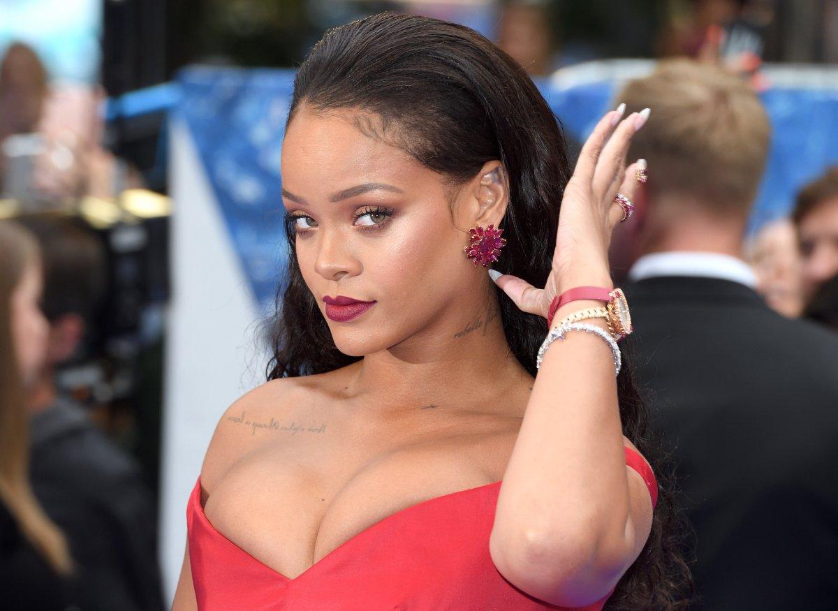 Rihanna: Toplum yanlış yolda olduğumu düşünüyor
