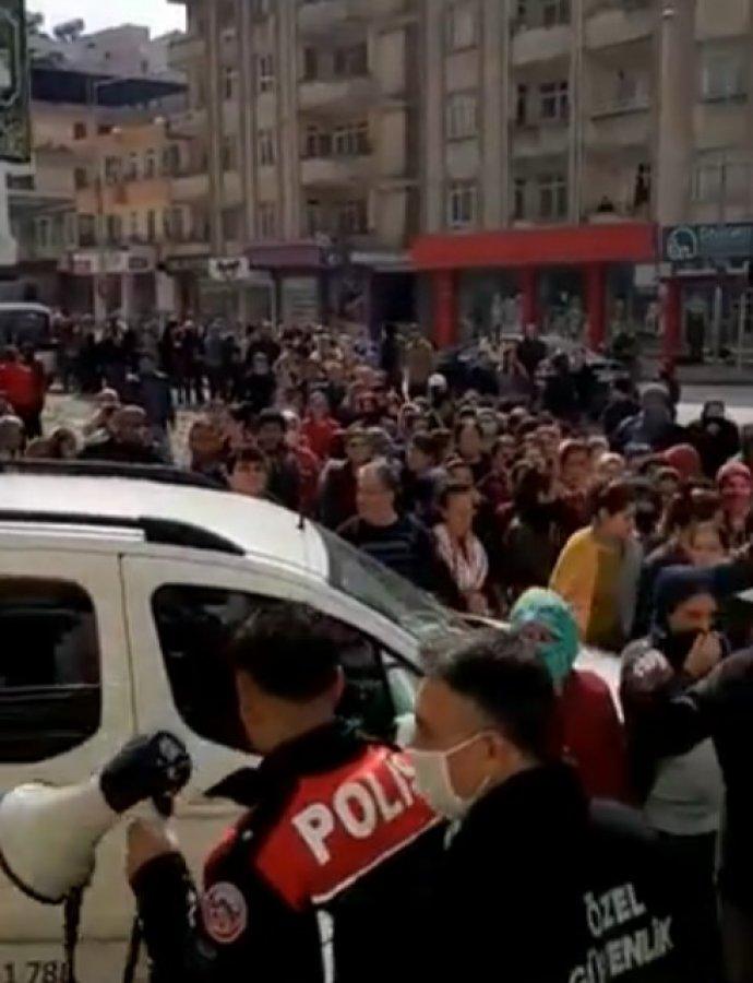 İstanbul ve Hatay'da yardım parası kalabalığı