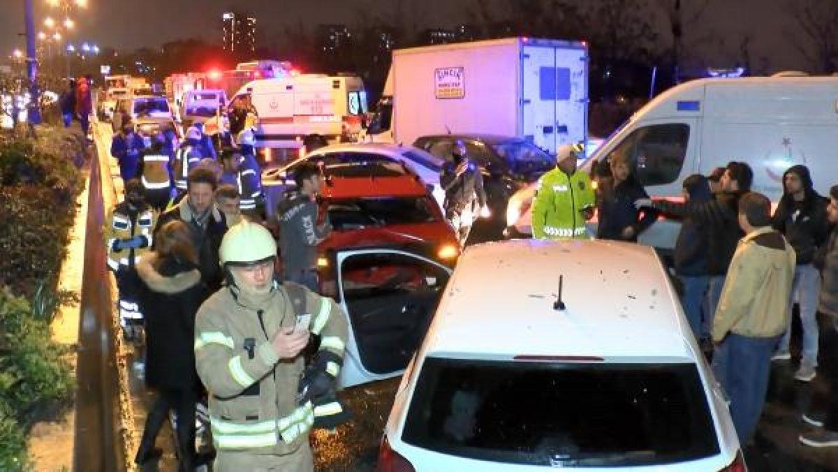 Bağcılar'da zincirleme trafik kazasına 10 araç karıştı